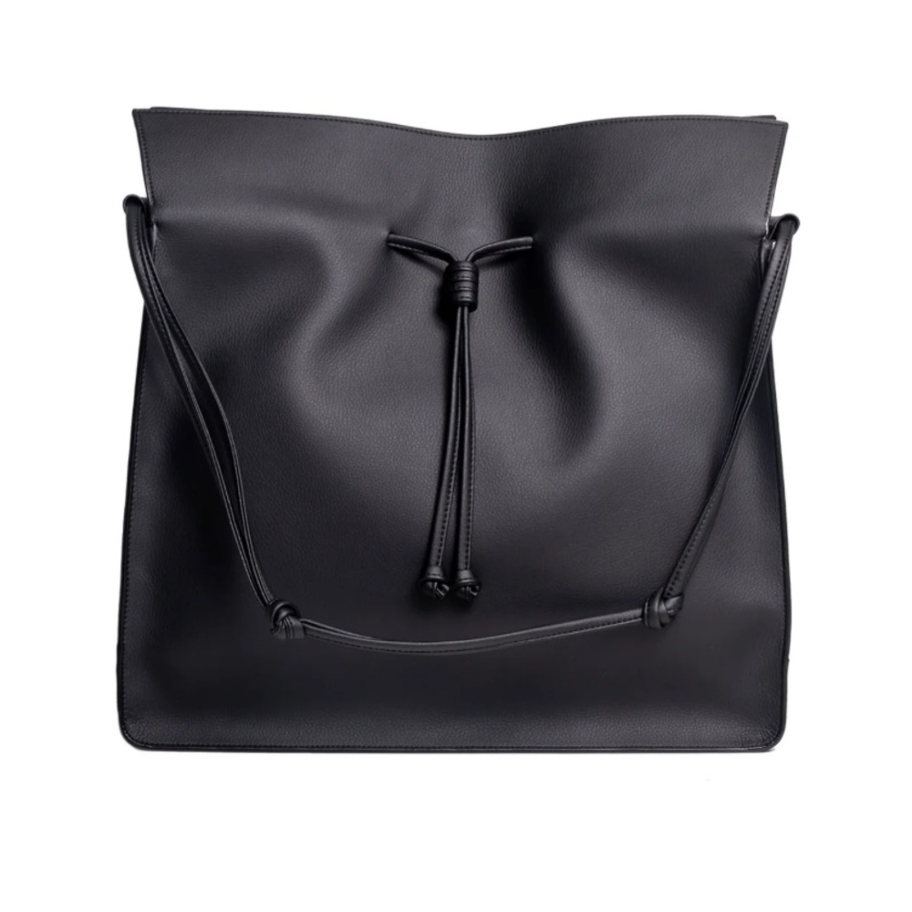 Large black tote bag, lightly used, incredible quality, easily cleaned
